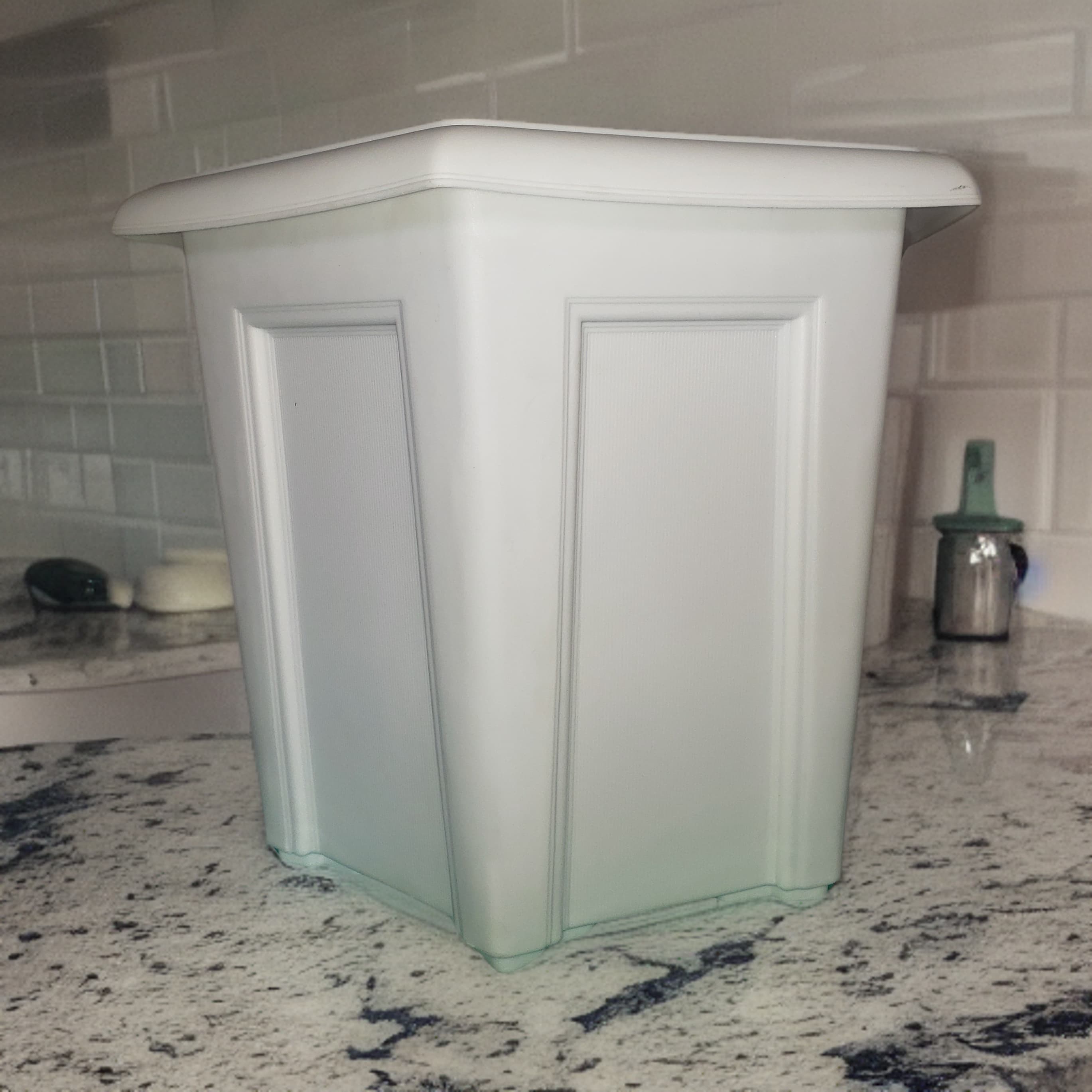 Plastic Flower Pot / የአበባ መትከያ