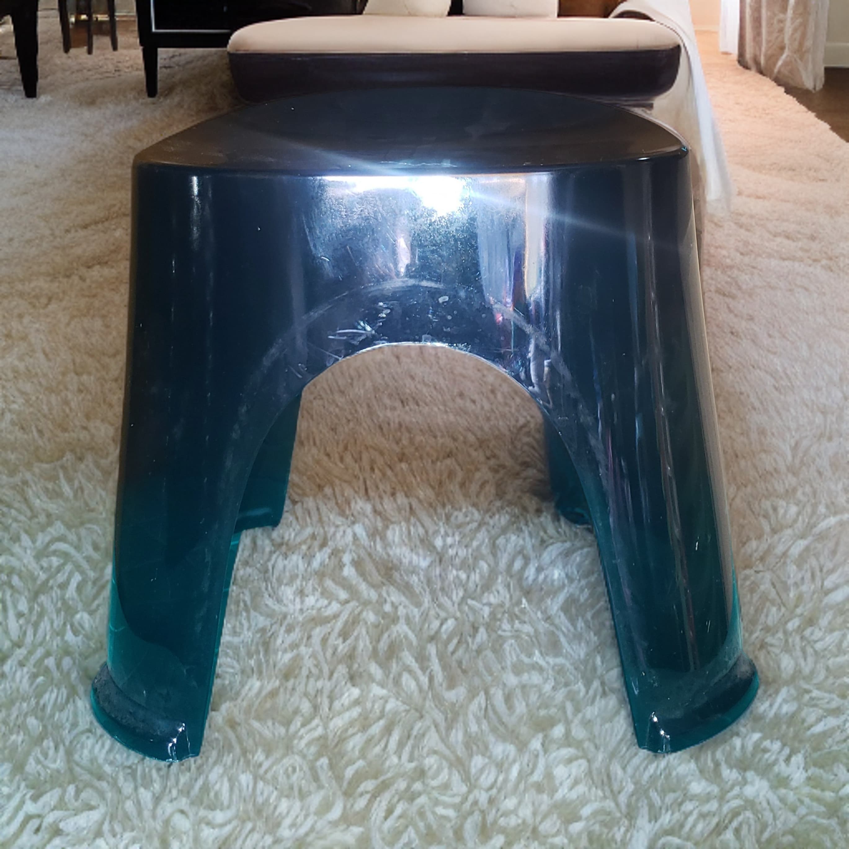 Plastic Stool / መካከለኛ ዱካ