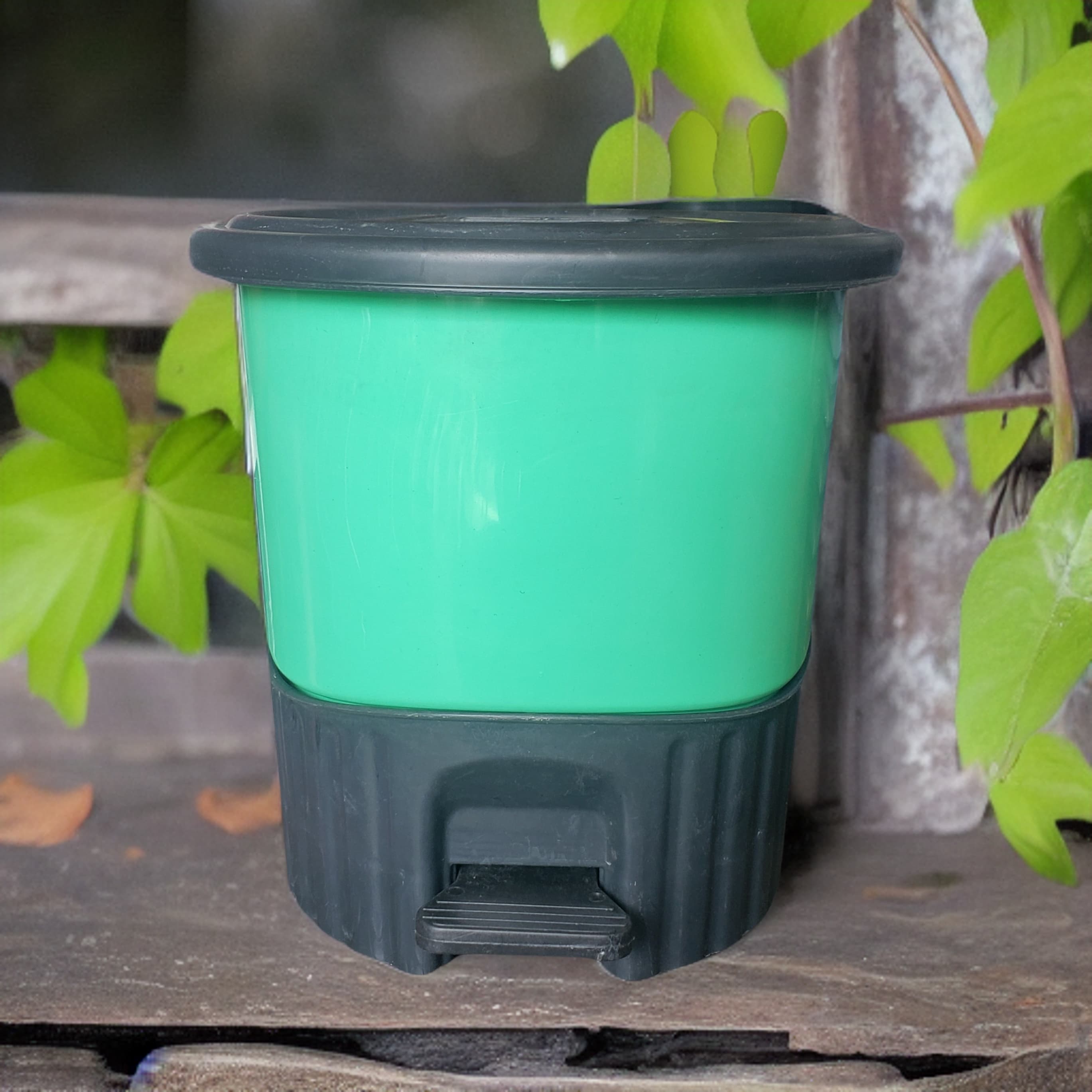 Pedal Dustbin / የሚረገጥ ቆሻሻ መጣያ